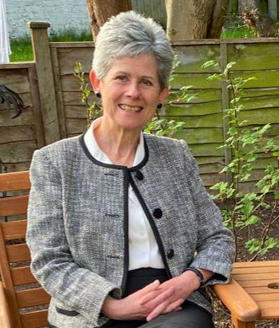 Dr Viviene Cree